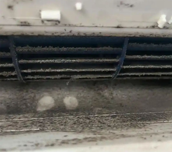 贡山空调吹的风有股烧焦味是怎么回事